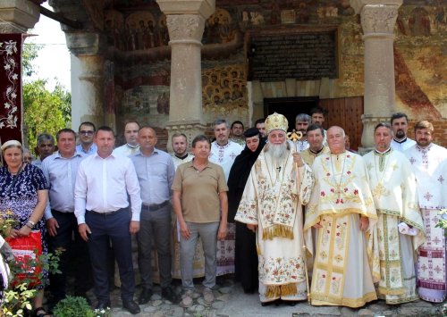 Popasuri de sfințire și rugăciune în comunități oltene Poza 224709