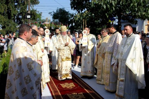 Popasuri de sfințire și rugăciune în comunități oltene Poza 224710