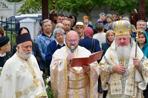 O nouă biserică a fost sfințită în orașul prahovean Mizil Poza 225213