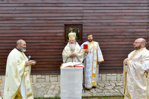 O nouă biserică a fost sfințită în orașul prahovean Mizil Poza 225217