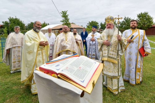 O nouă biserică a fost sfințită în orașul prahovean Mizil Poza 225219