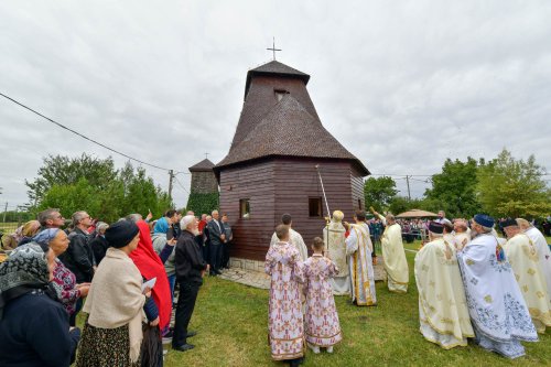 O nouă biserică a fost sfințită în orașul prahovean Mizil Poza 225223
