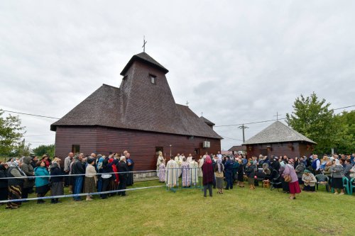 O nouă biserică a fost sfințită în orașul prahovean Mizil Poza 225224