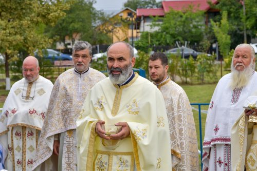 O nouă biserică a fost sfințită în orașul prahovean Mizil Poza 225225