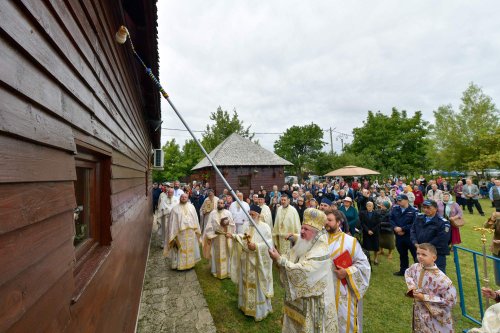 O nouă biserică a fost sfințită în orașul prahovean Mizil Poza 225226