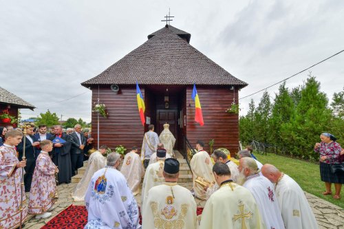 O nouă biserică a fost sfințită în orașul prahovean Mizil Poza 225227
