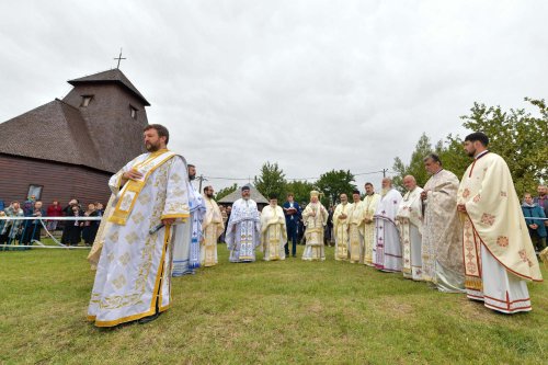 O nouă biserică a fost sfințită în orașul prahovean Mizil Poza 225241