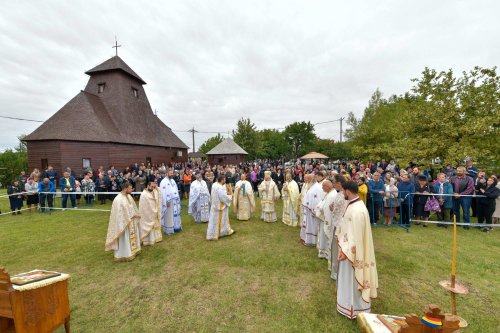 O nouă biserică a fost sfințită în orașul prahovean Mizil Poza 225242