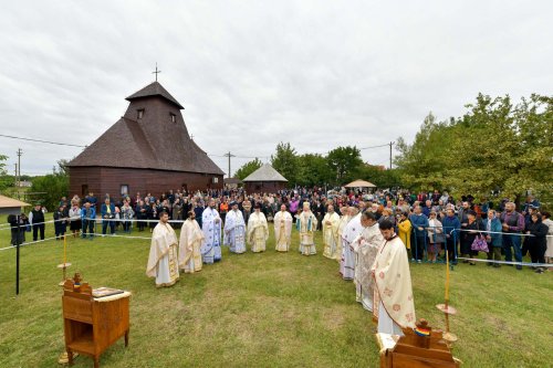 O nouă biserică a fost sfințită în orașul prahovean Mizil Poza 225243