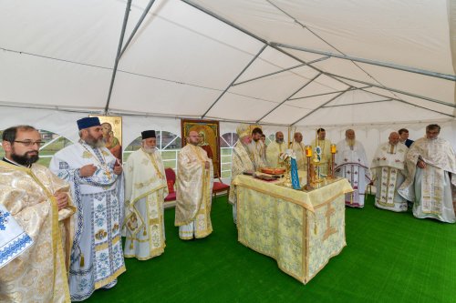 O nouă biserică a fost sfințită în orașul prahovean Mizil Poza 225246