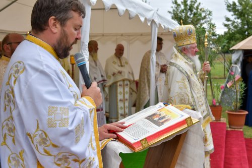 O nouă biserică a fost sfințită în orașul prahovean Mizil Poza 225253