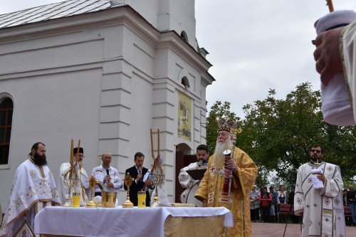 Binecuvântarea așezământului unei parohii mehedințene Poza 225086