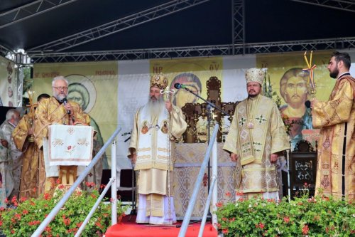 Biserică închinată Sfântului Nectarie Taumaturgul, sfințită de doi ierarhi la Tașca Poza 225065