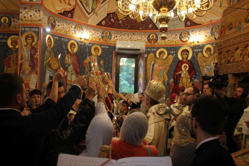Sfinţirea unei noi biserici din orașul Craiova Poza 225296