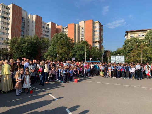 Festivitate la Liceul Ortodox din Oradea Poza 225514