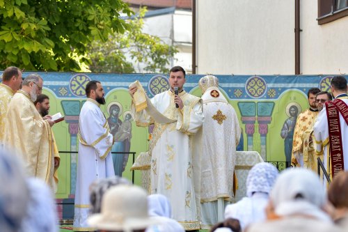 Sfinții Părinți Ioachim și Ana, cinstiți în lăcașul bucureștean închinat lor Poza 225740