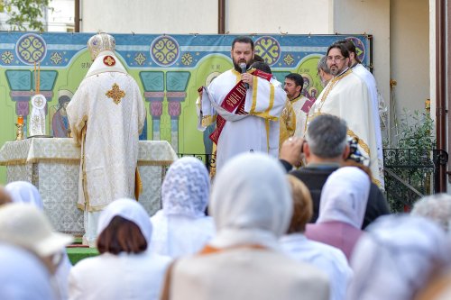 Sfinții Părinți Ioachim și Ana, cinstiți în lăcașul bucureștean închinat lor Poza 225741