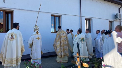 Înnoire și binecuvântare pentru biserica parohiei prahovene Brătășanca Poza 225790
