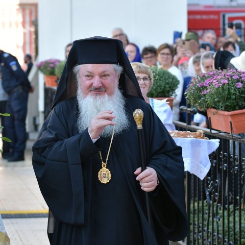 Patriarhul României a resfințit biserica istorică „Sfânta Vineri” din Ploiești Poza 225898