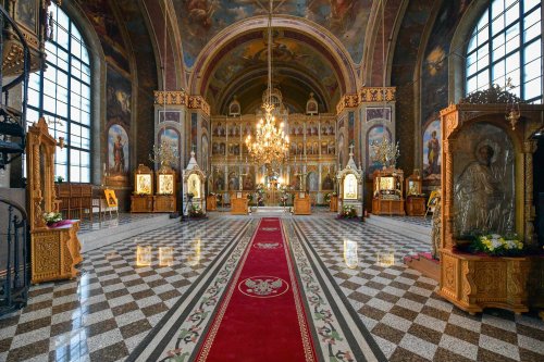Patriarhul României a resfințit biserica istorică „Sfânta Vineri” din Ploiești Poza 225900
