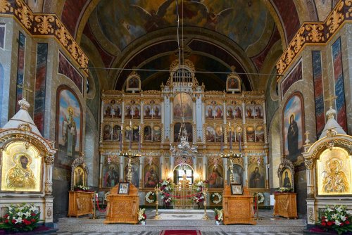 Patriarhul României a resfințit biserica istorică „Sfânta Vineri” din Ploiești Poza 225902