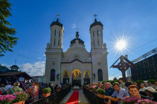 Patriarhul României a resfințit biserica istorică „Sfânta Vineri” din Ploiești Poza 225903