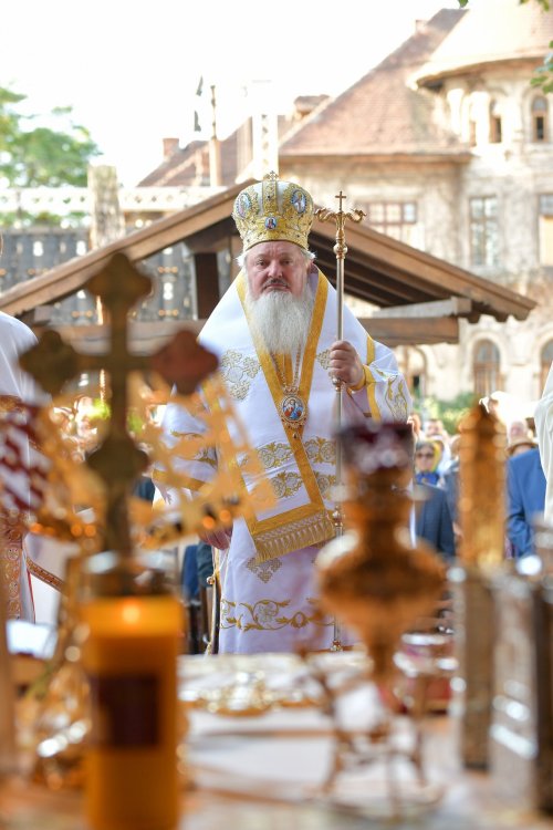 Patriarhul României a resfințit biserica istorică „Sfânta Vineri” din Ploiești Poza 225906