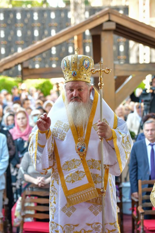 Patriarhul României a resfințit biserica istorică „Sfânta Vineri” din Ploiești Poza 225908