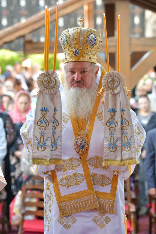 Patriarhul României a resfințit biserica istorică „Sfânta Vineri” din Ploiești Poza 225912