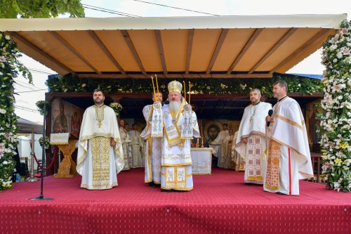 Patriarhul României a resfințit biserica istorică „Sfânta Vineri” din Ploiești Poza 225913