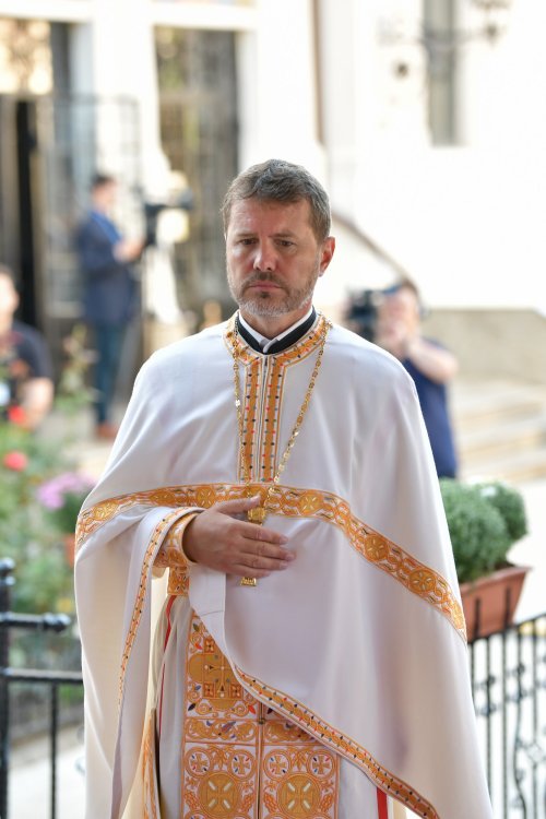 Patriarhul României a resfințit biserica istorică „Sfânta Vineri” din Ploiești Poza 225915