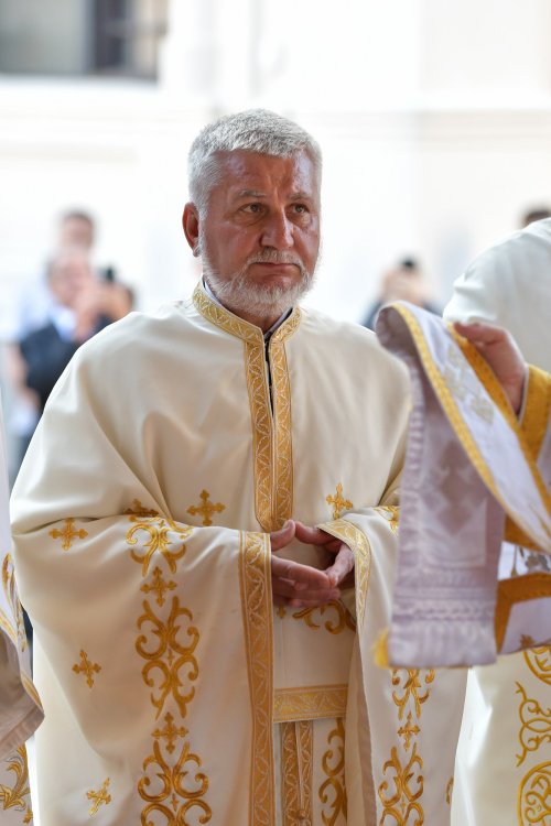 Patriarhul României a resfințit biserica istorică „Sfânta Vineri” din Ploiești Poza 225916