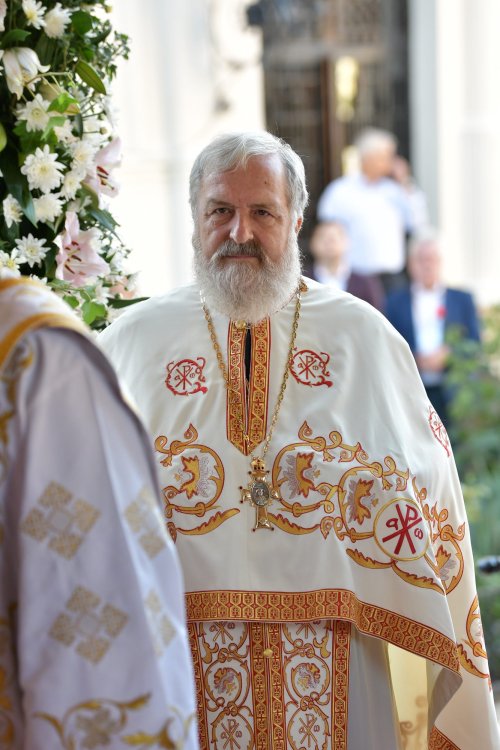 Patriarhul României a resfințit biserica istorică „Sfânta Vineri” din Ploiești Poza 225918