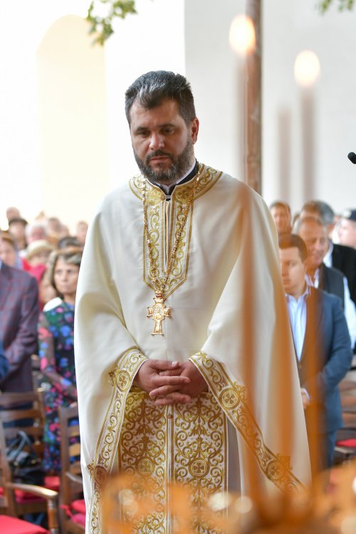 Patriarhul României a resfințit biserica istorică „Sfânta Vineri” din Ploiești Poza 225920