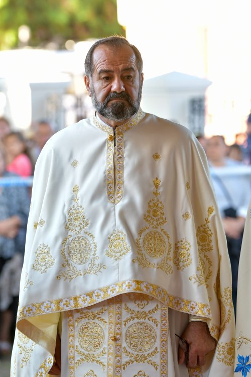 Patriarhul României a resfințit biserica istorică „Sfânta Vineri” din Ploiești Poza 225924