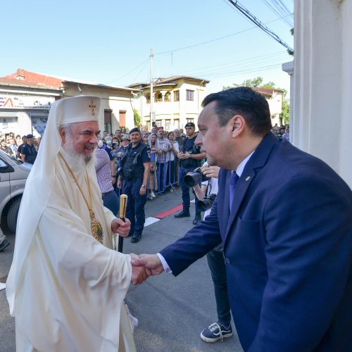 Patriarhul României a resfințit biserica istorică „Sfânta Vineri” din Ploiești Poza 225927