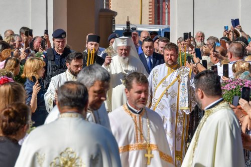 Patriarhul României a resfințit biserica istorică „Sfânta Vineri” din Ploiești Poza 225929