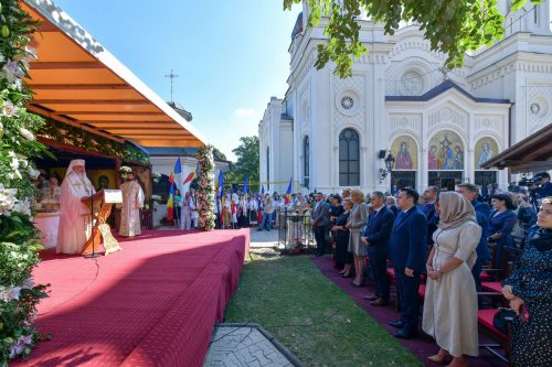 Patriarhul României a resfințit biserica istorică „Sfânta Vineri” din Ploiești Poza 225932