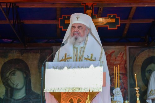 Patriarhul României a resfințit biserica istorică „Sfânta Vineri” din Ploiești Poza 225933
