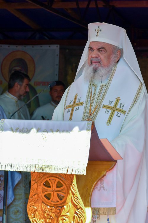 Patriarhul României a resfințit biserica istorică „Sfânta Vineri” din Ploiești Poza 225934