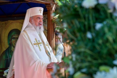 Patriarhul României a resfințit biserica istorică „Sfânta Vineri” din Ploiești Poza 225935