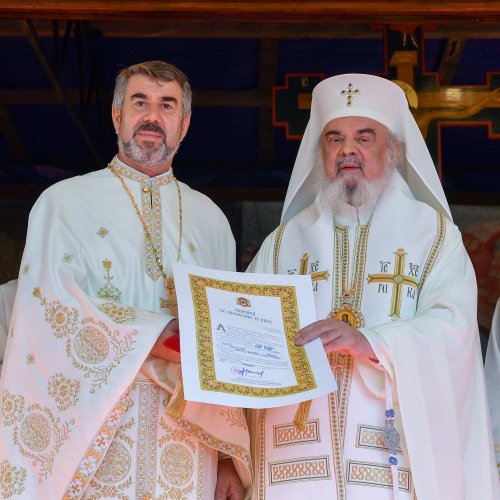 Patriarhul României a resfințit biserica istorică „Sfânta Vineri” din Ploiești Poza 225939