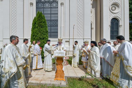 Patriarhul României a resfințit biserica istorică „Sfânta Vineri” din Ploiești Poza 225942