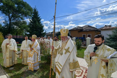 Patriarhul României a resfințit biserica istorică „Sfânta Vineri” din Ploiești Poza 225945