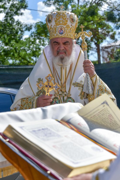 Patriarhul României a resfințit biserica istorică „Sfânta Vineri” din Ploiești Poza 225949