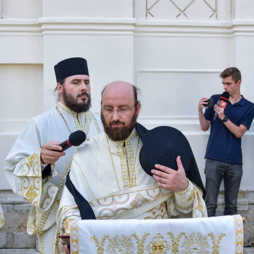 Patriarhul României a resfințit biserica istorică „Sfânta Vineri” din Ploiești Poza 225953