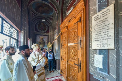 Patriarhul României a resfințit biserica istorică „Sfânta Vineri” din Ploiești Poza 225955