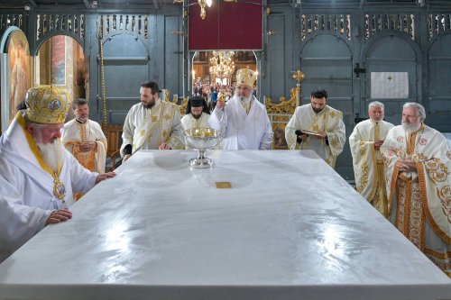 Patriarhul României a resfințit biserica istorică „Sfânta Vineri” din Ploiești Poza 225959