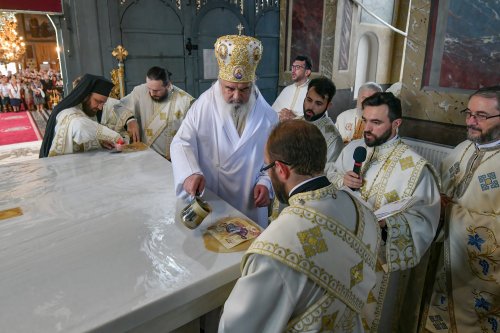 Patriarhul României a resfințit biserica istorică „Sfânta Vineri” din Ploiești Poza 225961
