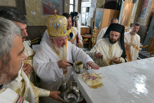 Patriarhul României a resfințit biserica istorică „Sfânta Vineri” din Ploiești Poza 225962